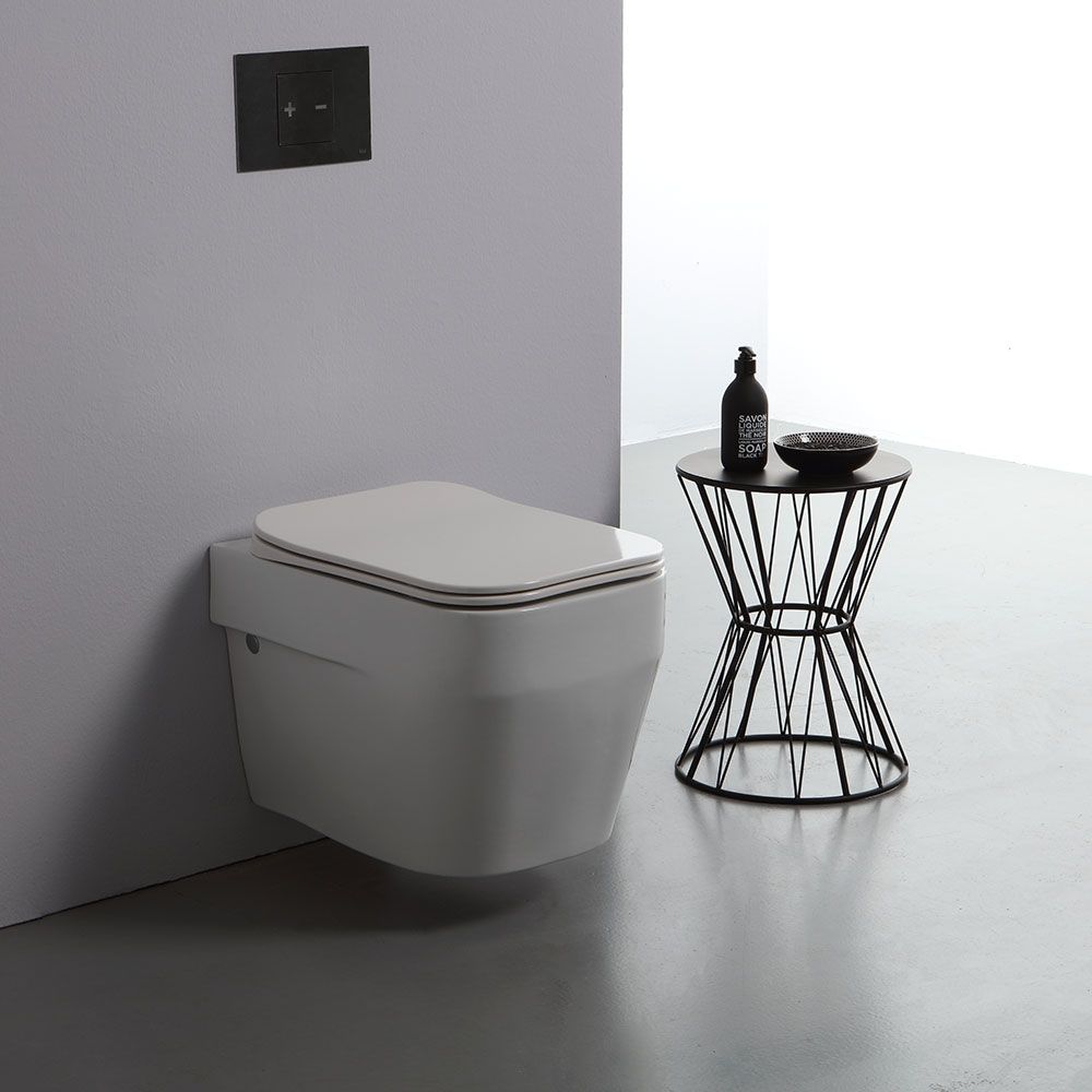 Wc in ceramica di prima qualità, modello Alimonta sospeso