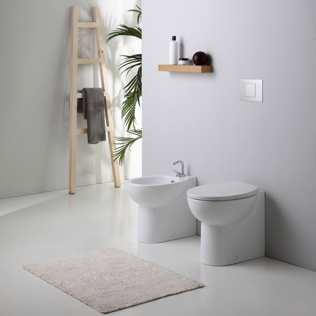 Coppia di sanitari bagno in materiale ceramico di prima qualità